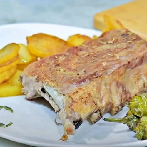 Costilla De Cerdo Al Horno Con Su Guarnicion