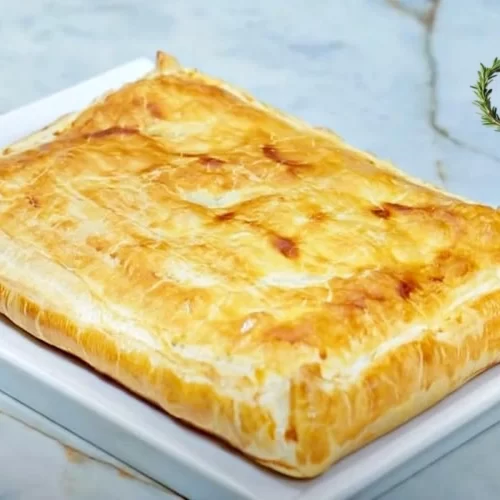 Empanada De Hojaldre Con Pollo