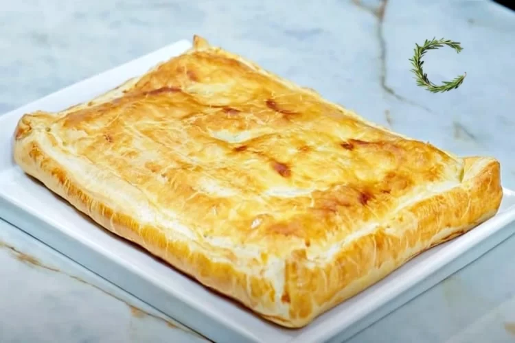 3 Empanada De Hojaldre Con Pollo