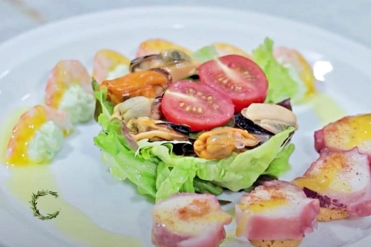 5 Ensalada De Marisco Con Mousse De Aguacate Con La Receta De Javier Romero