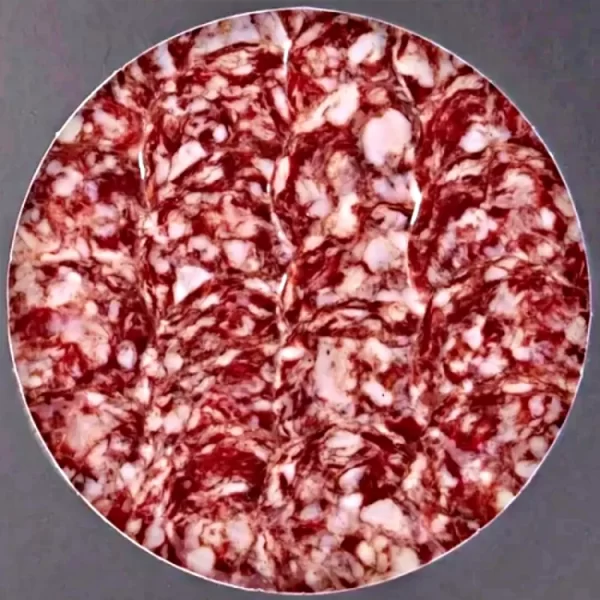 Salchichon Iberico de bellota cortado listo para comer