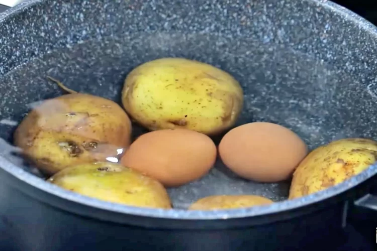 Ensaladilla De Gambas Paso 9