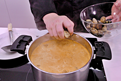 Sopa De Pescado Y Marisco Paso 4